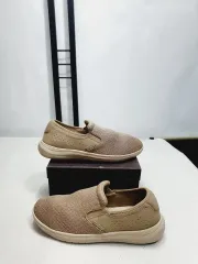 クロックス リバイバ スリッポン タン ベージュ m8