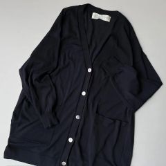 24SS美品】BEARDSLEY ハンソデポンチョカーデ ブラック - メルカリ