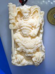 極美品 金絲蜜結黄奇楠玉化料関帝牌77×48×13mm 8mm珠チェー 6538 