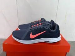 ナイキ ランニングシューズ ブラック/ピンク レディーススニーカー 出品