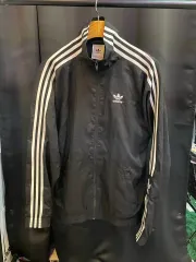 アディダス 限定モデル ウィンドブレーカー