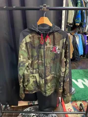 ナイキ ジョーダン カモフラ ウィンドブレーカー