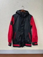 ナイキ 限定モデル ウィンドブレーカー