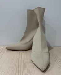 ZARA ベージュ ニットブーツ
