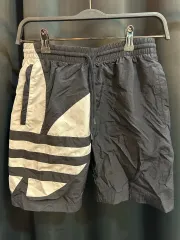 アディダス ナイロン ハーフパンツ