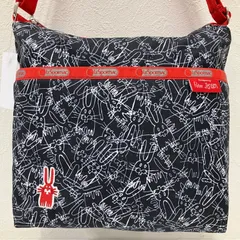 1375　LeSportsac　レスポートサック　 ショルダーバッグ　斜めがけ　紐調節可能　 Peter Jensen　ピーターイェンセン　コラボ　 総柄　ブラック×レッド系　黒　白　赤　 ナイロン　軽量　レディース