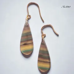 No.820✨天然石✨ フローライトの一粒ピアス　イヤリング