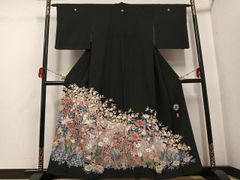 美品❇️豪華総刺繍　蘇州刺繍　黒留袖 比翼仕立て 　５つ紋　フルセット 高級 黒留袖 比翼付き 蘇州刺繍 五つ紋 総刺繍 豪華 約120万円 長襦袢