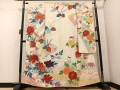 振袖 正絹 白 赤 花柄 華やか 裄69.5㎝ 成人式 中古 D-115 - メルカリ