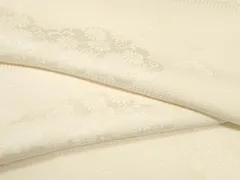 平和屋着物▼白生地　和装小物　端切れ ハギレ　雲取り菊唐草地紋 生成り色　丹後ちりめん　リメイク生地 材料　逸品　未使用　DABD7290zzz