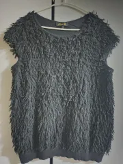 ファー装飾 ブラック ニット ベスト (Free!)