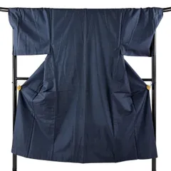 【美品】 男着物 身丈148.5cm 裄丈73cm L 袷 アンサンブル 紬 亀甲絣 紺色 正絹 名品 【中古】