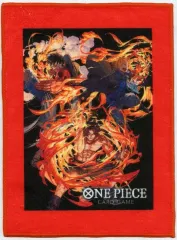 【中古】タオル・手ぬぐい モンキー・D・ルフィ＆ポートガス・D・エース＆サボ スリーブデザインタオルコレクション 「一番くじ ONE PIECE カードゲーム」 F賞