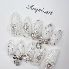ネイルチップ　オーダーネイル　ちゅるん　ホワイトネイル　ゴテゴテ　キラキラ　量産型　地雷　ワンホン　推しネイル
