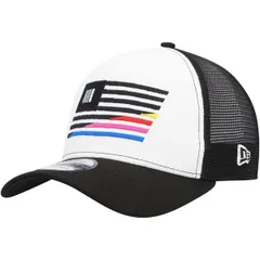 ニューエラ メンズ アクセサリー 帽子 Mens New Era BlackWhite NASCAR 9FORTY AFrame Trucker Snapback Hat Black ブラック