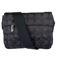 美品 CHANEL シャネル ニュートラベルライン　9番台 ショルダーバッグ ナイロン ブラック レディース【中古】【送料無料】