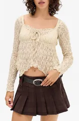 アーバンアウトフィッターズ レディース トップス Tシャツ レース BDG Urban Outfitters Piper Handkerchief Hem Lace TShirt Cream クリームのサムネイル