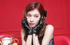 【中古】コレクションカード(女性) MISAMO(TWICE)/サナ(SANA)/横型/CD「PLAY」【通常盤】(WPCL-13721)初回プレス分限定封入トレーディングカード