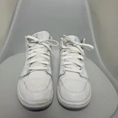 NIKE レディース ジョーダン1 レトロ ミッド 白 235mm