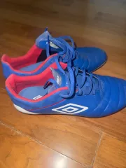 umbro サッカーシューズ ブルー/レッド