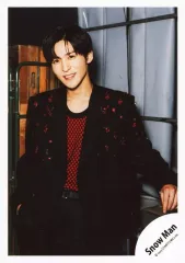 【中古】生写真(STARTO) Snow Man/目黒蓮/膝上/シングル「SERIOUS」MV＆ジャケ写オフショット/公式生写真