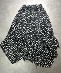 earth music&ecology アシンメトリー ドット フレアスカート 黒 F 総ゴム 洗える 裏地あり アースミュージックアンドエコロジー モノトーン 変形 ヘムライン シアー感 ロングスカート ミモレ丈 春夏秋 カジュアル きれいめ