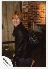 【中古】生写真(ジャニーズ) 関ジャニ∞/安田章大/膝上・後ろ向き・衣装黒・右肩にバッグ/公式生写真