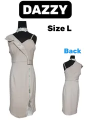 dazzy store ワンショルダー タイトワンピース ベージュ レース切替 ビジュー付き ベルト風デザイン ひざ丈 Lサイズ