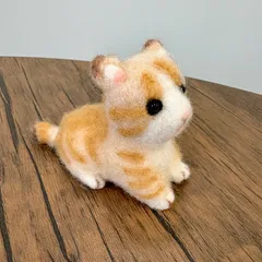🌟羊毛フェルト じっと見つめるおすわり猫ちゃん／甘えんぼサバトラにゃんこ🌟