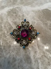 大きめひし形キラキラブローチ　ゴールド　ヴィンテージ