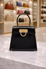 S級 FERRAGAMO フェラガモ 캘리 ゴールド金具 ショルダーバッグ スモール 出品