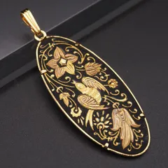 S964 金工 象嵌 ペンダント トップ ダマスキナード 花鳥柄 ゴールドカラー デザイン チャーム ヘッド