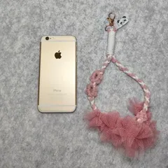 ハンドストラップ　スマホストラップ　ピンク　チュール　お花パラコード