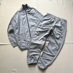 00s　archive　old adidas　オールドアディダス　ナイロンジャケット×トラックパンツ　上下セットアップ　パフォーマンスロゴ刺繍　裾ドローコード　ナイロン系シャカシャカ生地　ギミック　ライトグレー　Oサイズ　Y2K　C-BOY　テック　ストリート