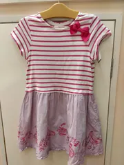 M17　メゾピアノ　mezzo piano　120サイズ　女の子用　ボーダー柄リボンとフルーツ刺繍の裾がかわいい切替えワンピース♡