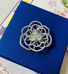 ほぼ新品　スワロフスキー Swarovski ブローチ　花