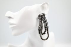 ANN DEMEULEMEESTER 本人期 シルク タッセル ピアス - メルカリ