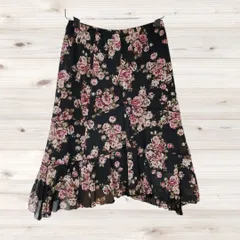 A1495 レストローズ LEST ROSE ひざ丈 フレアスカート(M) 黒 バラ 花 総柄 裏地あり