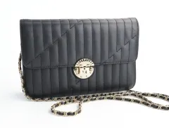 メトロシティ ライトニング キルティング ミニ チェーンバッグ クロスバック