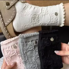 ハローキティ エンボス 靴下 4足 セット (ピンク/グレー/ブラック/白)