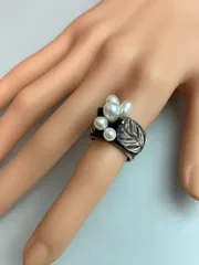 【職人仕立て】シルバー製 デザインリング 淡水パール リーフモチーフ アンティーク調 いぶし銀 1点物