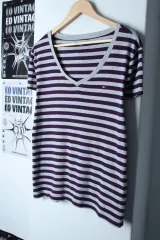 W(2XL) Tommy Hilfiger トミーヒルフィガー オーバーサイズ ストライプ Vネック Tシャツ -17E9E