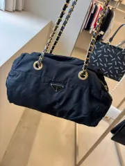PRADA ブラック キルティング チェーン ショルダーバッグ