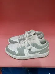 ナイキ エア ジョーダン 1 ロー グレー 白