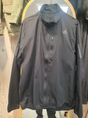 アディダス オウン ザ ラン ジャケット ブラック (Lサイズ)