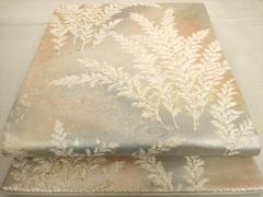 A プラチナ箔 孔雀に華文 金銀糸 パステル 六通 正絹 フォーマルな袋帯 袋帯 孔雀 菊 華文 銀糸 パステルカラー - メルカリ