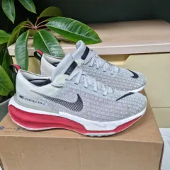 ナイキ インヴィンシブル ラン 3 ランニングシューズ (260)