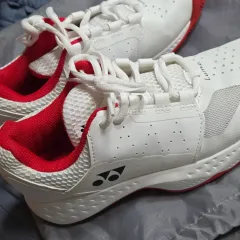 YONEX ヨネックス 白/赤 テニスシューズ スニーカー (235)