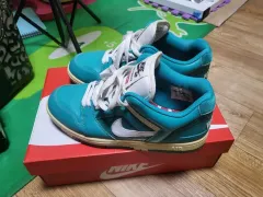 ナイキシューSupreme