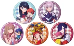 【新品】バッジ・ビンズ 【ボックス】グリッドマンユニバース 缶バッジ 28.ぬいぐるみと一緒ver. 描き下ろしイラスト